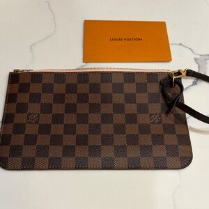 🎉Host Pick🎉 Louis Vuitton Damier Ebene Neverfull Pouchette